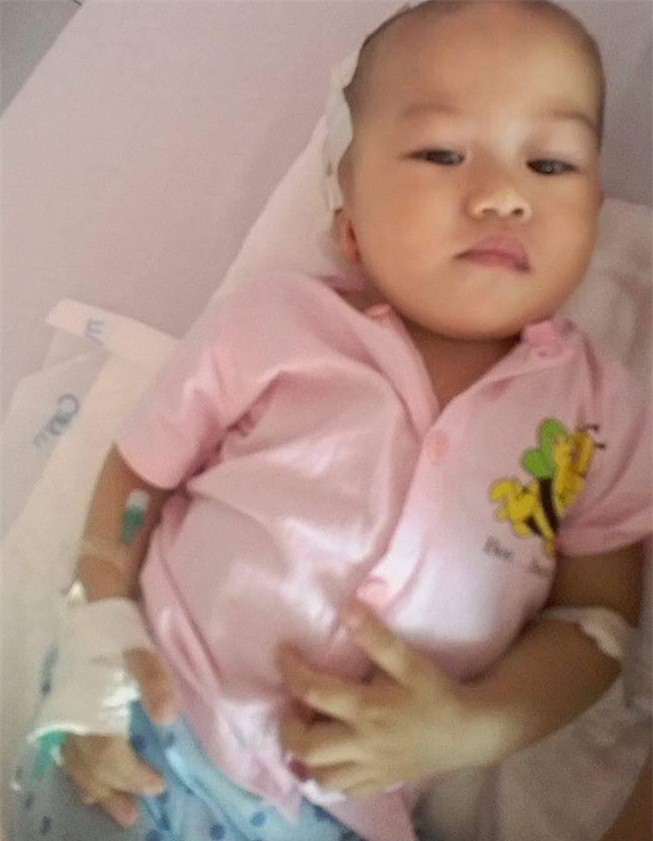 Hà Tĩnh: Bà nội khóc cạn nước mắt thương cháu 17 tháng tuổi