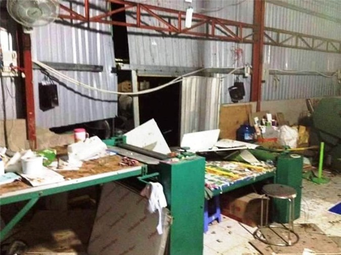 Tường đổ sập, trần nhà bị thổi bay sau cú nổ lớn trong đêm