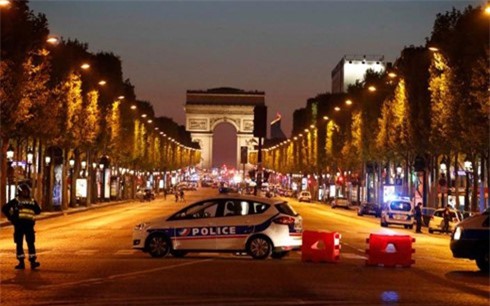 Xả súng ở Paris: Mở rộng điều tra vụ tấn công ở Champs-Elysees