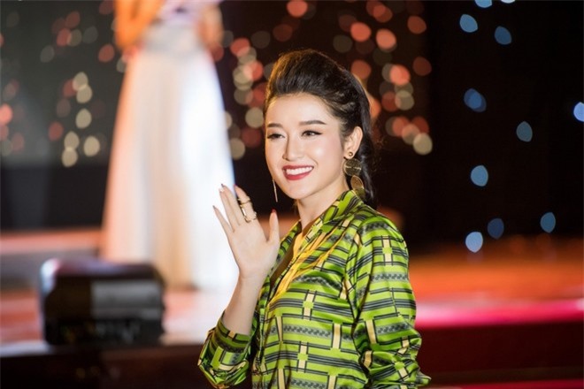 Á hậu Huyền My cùng mẹ sang Nhật dự Liên hoan phim Okinawa