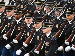 Ngân sách quốc phòng của Trump không đủ tái thiết quân đội Mỹ
