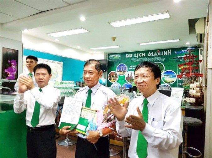 Tài xế taxi tông ngã tên cướp được biểu dương khen thưởng