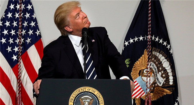 Tỷ lệ tín nhiệm thấp kỷ lục, Trump bực mình lên tiếng