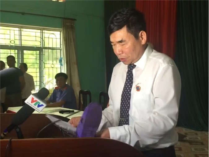 Ngang nhiên ném dép trong buổi xin lỗi ông Hàn Đức Long