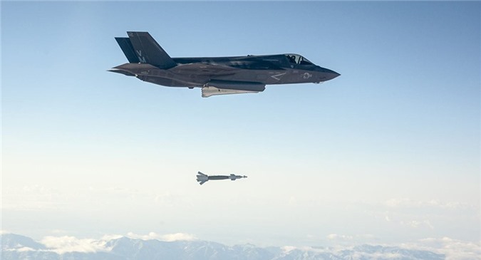 Tiêm kích ném bom F-35 của Mỹ: Thêm một năm, thêm gần 2 tỷ USD
