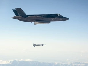 Tiêm kích ném bom F-35 của Mỹ: Thêm một năm, thêm gần 2 tỷ USD