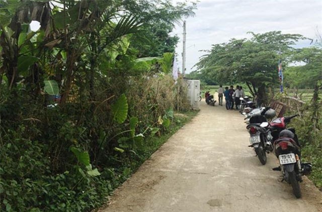 Con dâu xô mẹ chồng đập đầu xuống đường tử vong