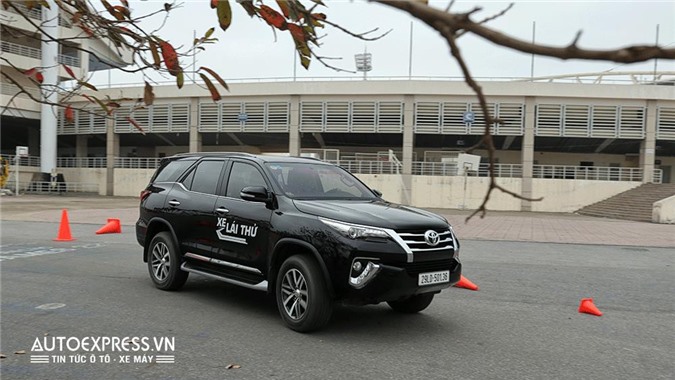 "Hàng hót" Toyota Fortuner máy dầu, số tự động sắp về Việt Nam