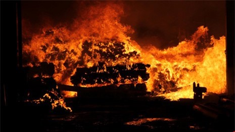 Hiện trường đám cháy kinh hoàng tại gara ôtô Hà Đông