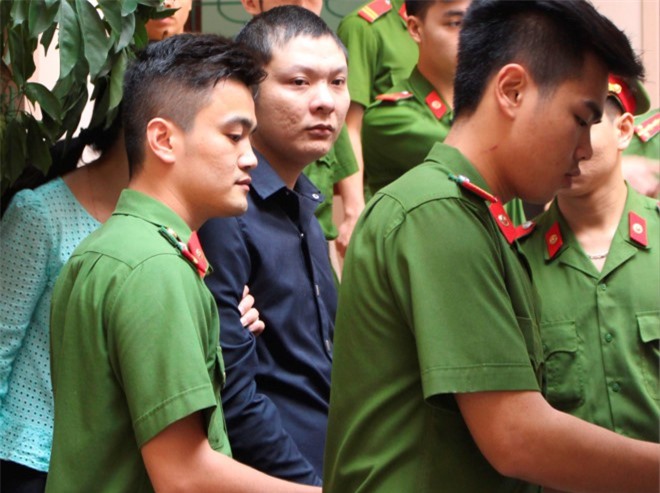 Xét xử tài xế taxi sát hại nữ giám thị vứt xác xuống sông