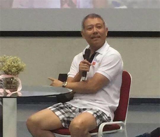 Giáo sư mặc quần đùi dạy học: "Tôi không sốc"