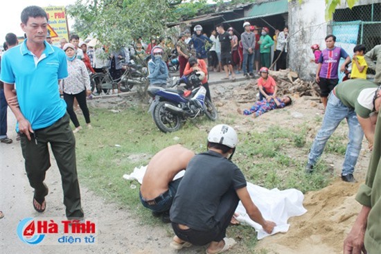 Hiện trường kinh hoàng vụ tai nạn khiến ông bà tử vong, cháu nguy kịch