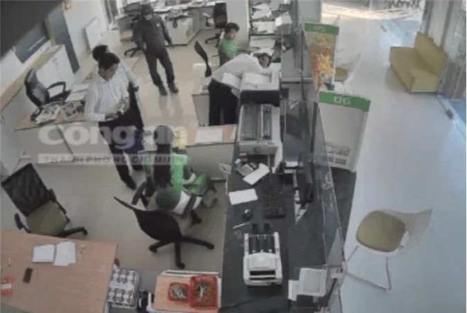 Toàn cảnh vụ cướp ngân hàng ở Trà Vinh trong 1 phút 30 giây