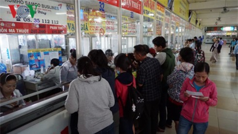 TP.HCM "cháy" vé xe khách ngày cao điểm dịp nghỉ lễ 30/4