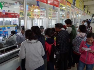 TP.HCM "cháy" vé xe khách ngày cao điểm dịp nghỉ lễ 30/4