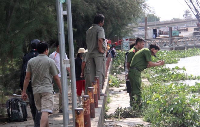 Bàng hoàng thi thể người đàn ông trôi sông Sài Gòn