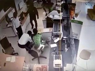 Cướp ngân hàng ở Trà Vinh: Nghi phạm dị tật ở chân, cao khoảng 1,7m