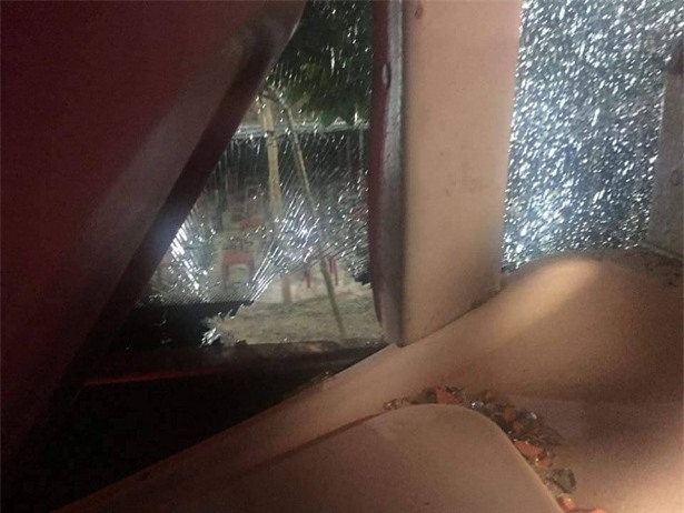 Nhiều xe khách lại bị ném đá vỡ kính trên quốc lộ 1A