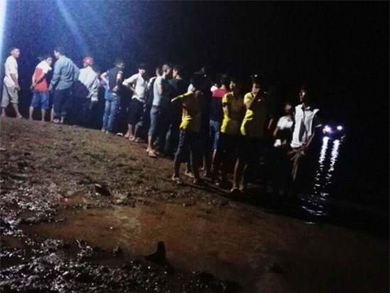 Xót thương nam sinh lớp 12 đuối nước trên sông Gianh