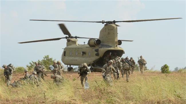 Binh lính và xe bọc thép Mỹ kéo tới biên giới Syria - TNK