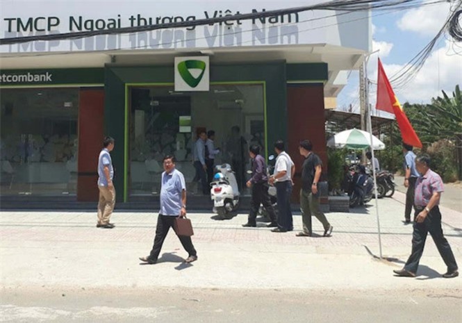 Công an nhờ người dân tố giác kẻ cướp ngân hàng ở Trà Vinh