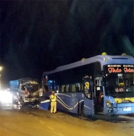 Tai nạn liên hoàn ở Đồng Nai, 5 người thương vong