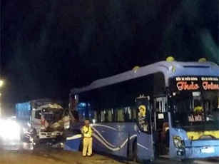 Tai nạn liên hoàn ở Đồng Nai, 5 người thương vong