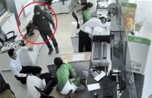 Thêm thông tin nghi phạm dùng súng cướp ngân hàng ở Trà Vinh