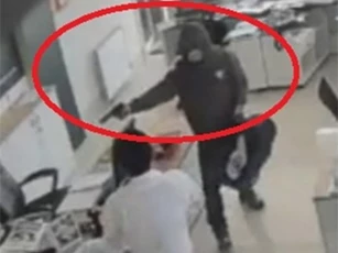 Cướp ngân hàng ở Trà Vinh: Tình tiết lạ nhận diện nghi phạm