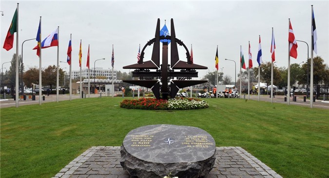 Trump buộc các nước NATO phải đóng góp cho quốc phòng