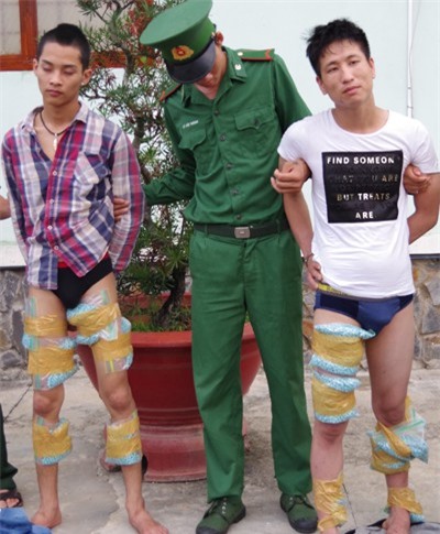 Bắt gọn 2 đối tượng vận chuyển 21kg ma túy từ Campuchia về Việt Nam