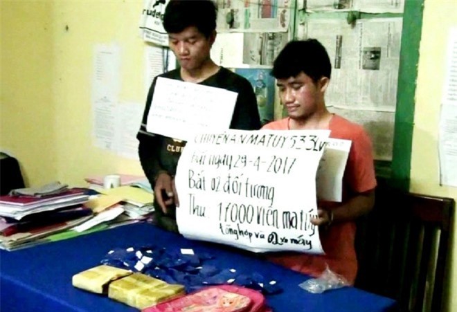 Hai thanh niên người Lào chở 17.000 viên ma túy sang Việt Nam