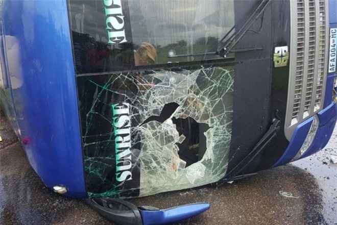 Hai xe buýt đối đầu, ít nhất 5 người tử vong