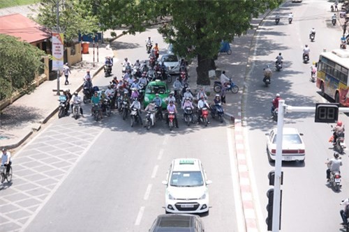 Nắng nóng đổ bộ miền Bắc, có nơi trên 39 độ C