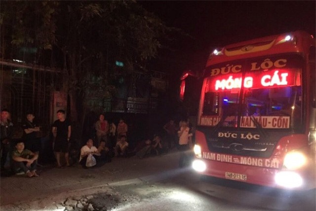 Xe khách 40 chỗ "nhồi" 70 người bị phạt gần 40 triệu đồng