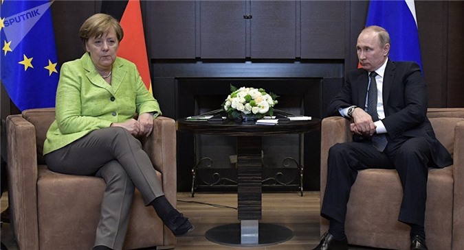 Gặp Putin, Merkel ra điều kiện dỡ bỏ lệnh trừng phạt Nga