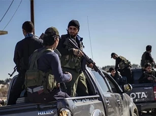 Người dân Syria chĩa súng, tiêu diệt IS ở Deir Ezzur