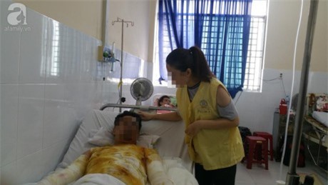 Xe sang BMW bốc cháy như đuốc, tài xế bỏng nặng