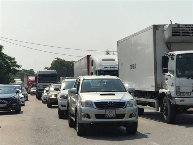 BOT Cầu Rác: Tài xế dùng tiền lẻ phản đối thu phí