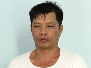Nam thanh niên dùng dao tự sát trong trại tạm giam