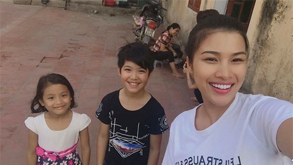 Nguyễn Thị Thành về quê thăm bố mẹ sau mọi ồn ào