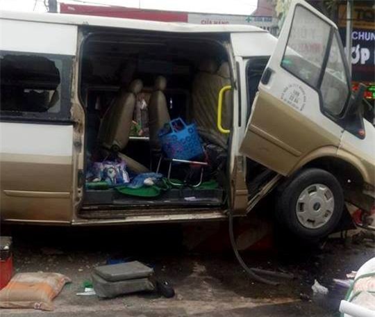 Hiện trường kinh hoàng vụ tai nạn xe khách khiến nhiều người bị thương