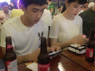 Lộ ảnh Angela Phương Trinh - Võ Cảnh "tình tứ" tại Đà Nẵng