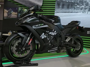 Siêu mô tô Kawasaki Ninja ZX-10RR chính thức ra mắt tại Việt Nam