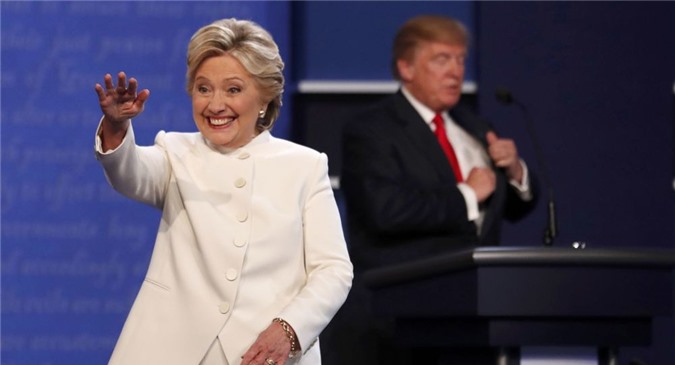 Bà Clinton lập nhóm đối đầu với ông Trump
