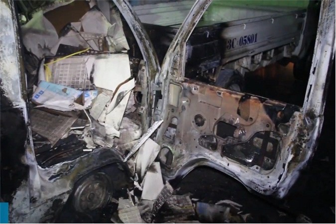 Đà Nẵng: Cháy nổ kho chứa gạch men, 2 ô tô hư hỏng nặng