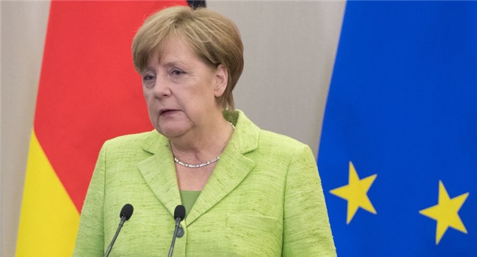 Merkel nhắc NATO phô trương sức mạnh cũng "đừng quên nói chuyện" với Nga