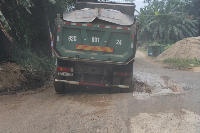 Quảng Nam: Phớt lờ "lệnh" cấm, bãi tập kết cát vẫn ngang nhiên hoạt động