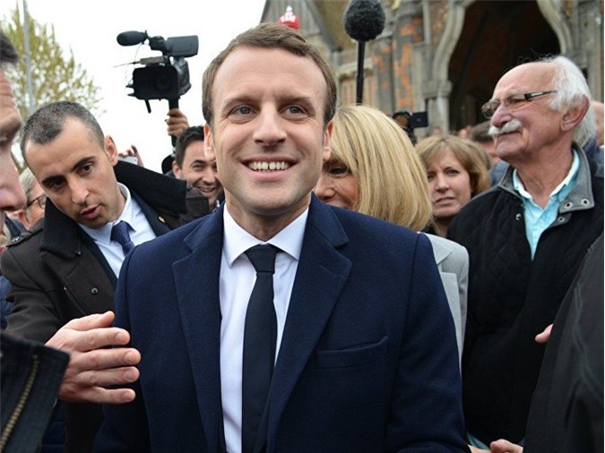 Sputnik đáp lại sự công kích của trụ sở tranh cử ông Macron