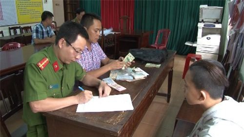 Bắt thiếu niên Hà Nội lẻn vào nhà chùa trộm tiền rồi bỏ trốn vào Huế